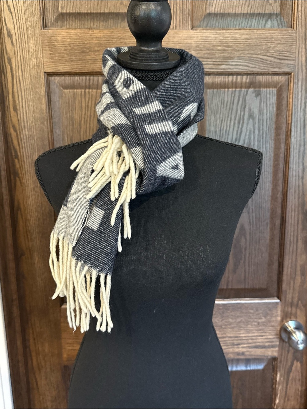 Polo Jeans Co Ralph Lauren Wool-Blend Gray Scarf with Fringe - Picture 4 of 7